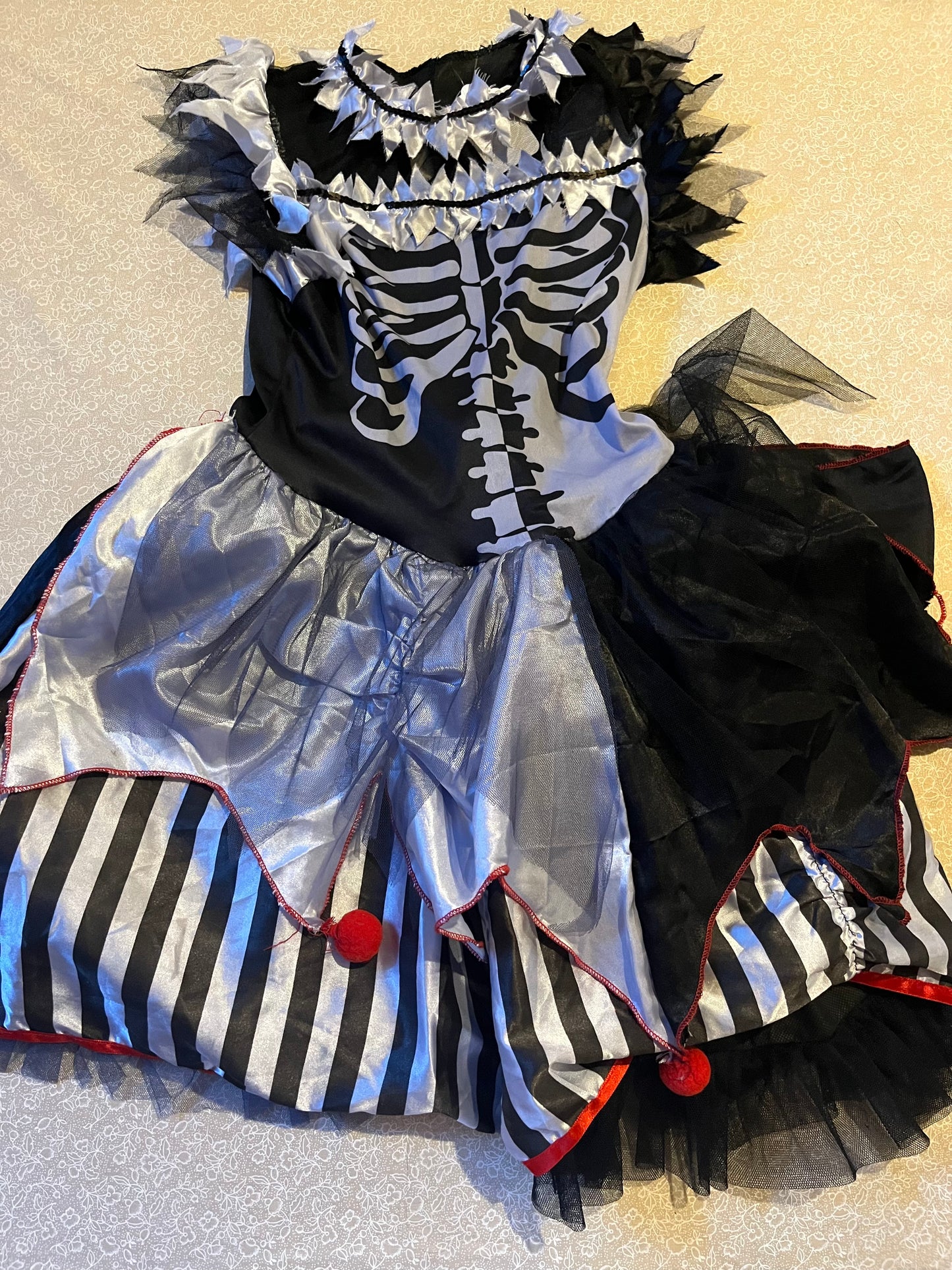 10-12-halloween-white-skeleton-dress