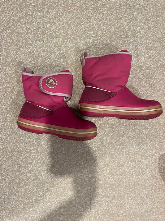 11C-footwear-crocs-pink-boots