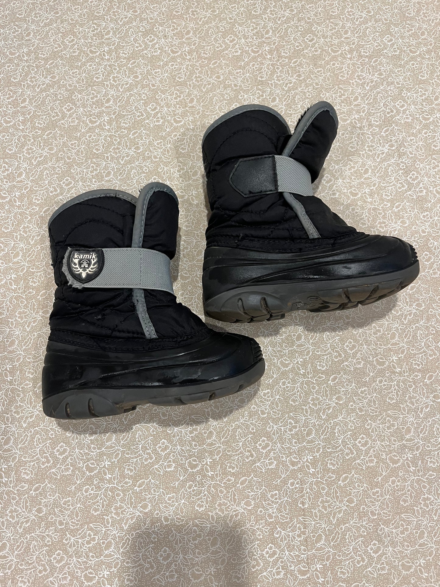 7C-footwear-kamik-black-boots