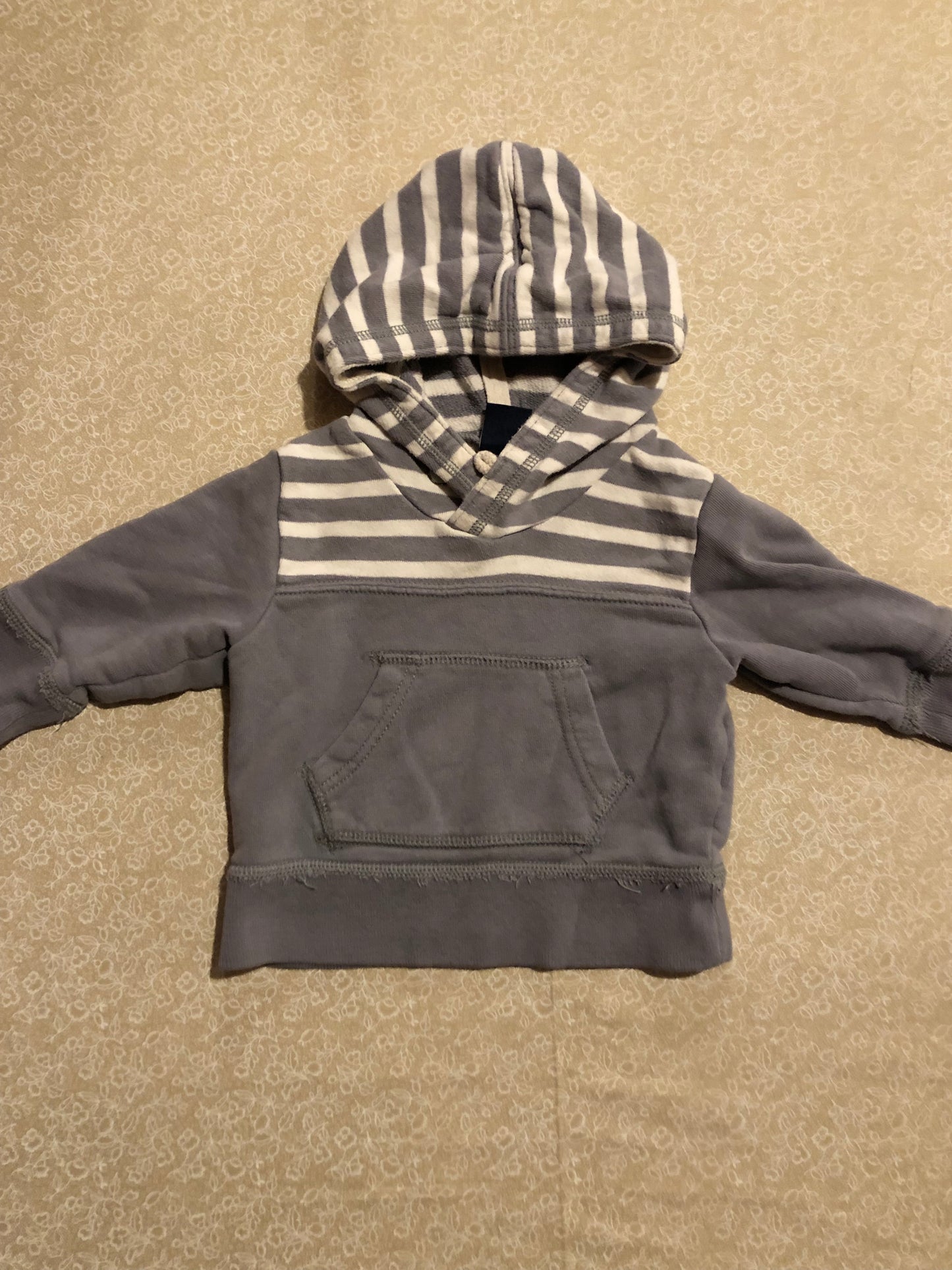 6-12-months-sweaters-baby-gap-grey-white-stripes