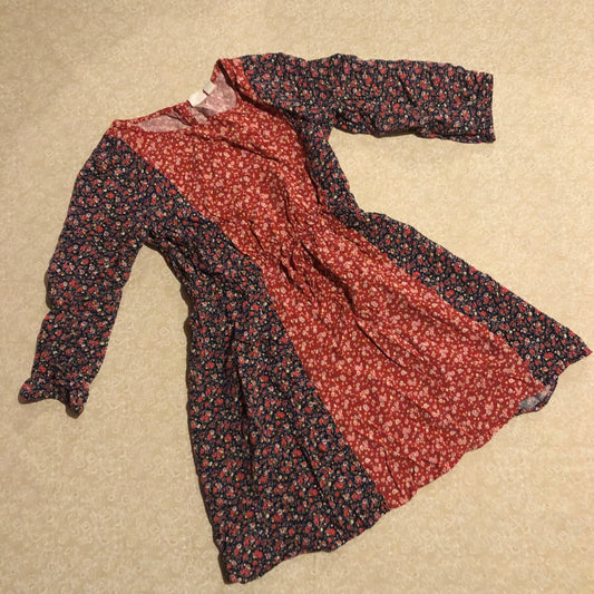 medium-outfits-gap-red-floral-dress